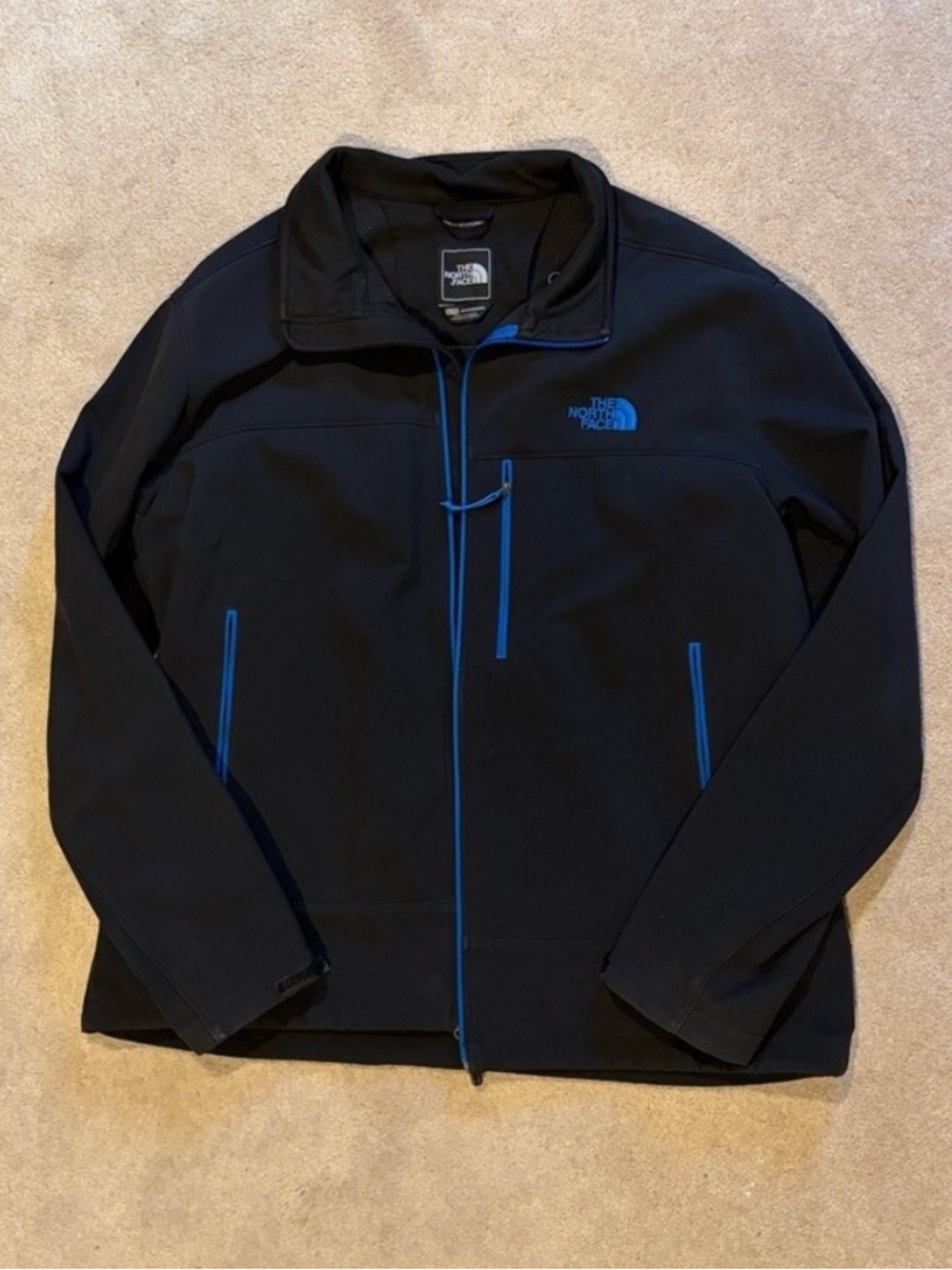 XL The North Face black jacket with blue accents